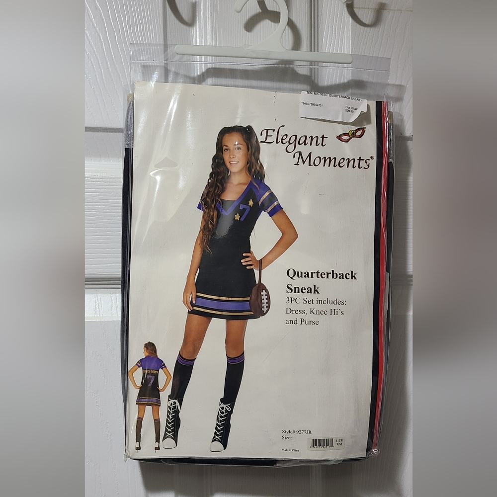 Womens s/,m elegant moments quarterback sneak costume